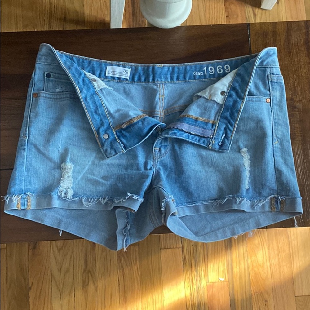 GAP Slim Cut Off Shorts